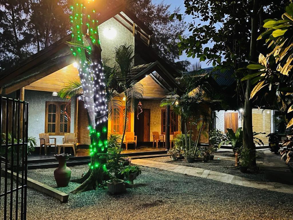 New Roy Guest House Kalkudah  Esterno foto