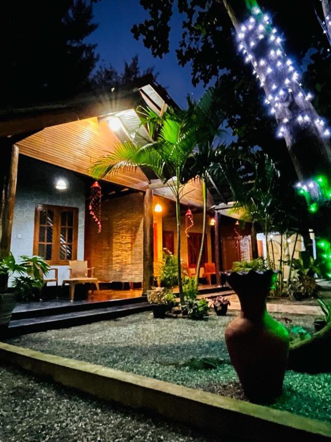 New Roy Guest House Kalkudah  Esterno foto