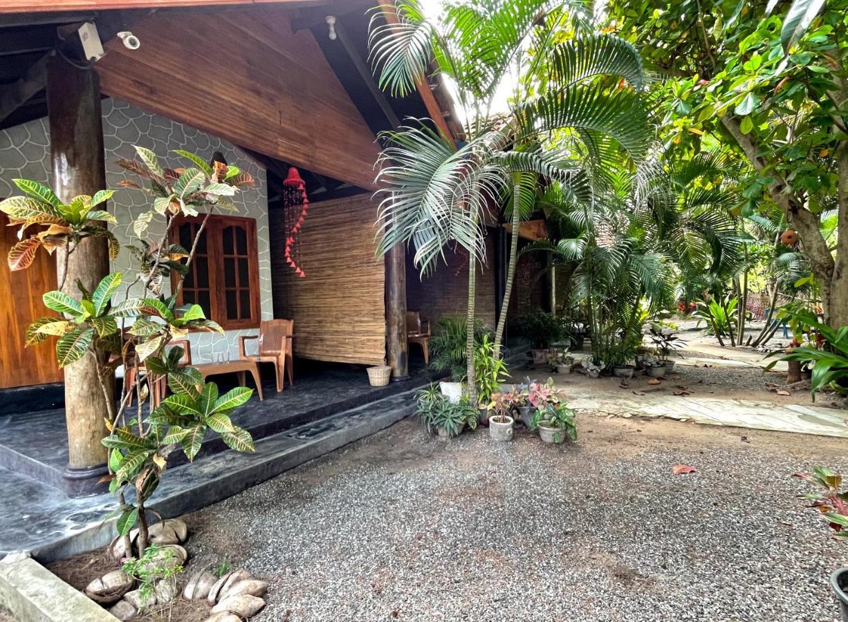 New Roy Guest House Kalkudah  Esterno foto